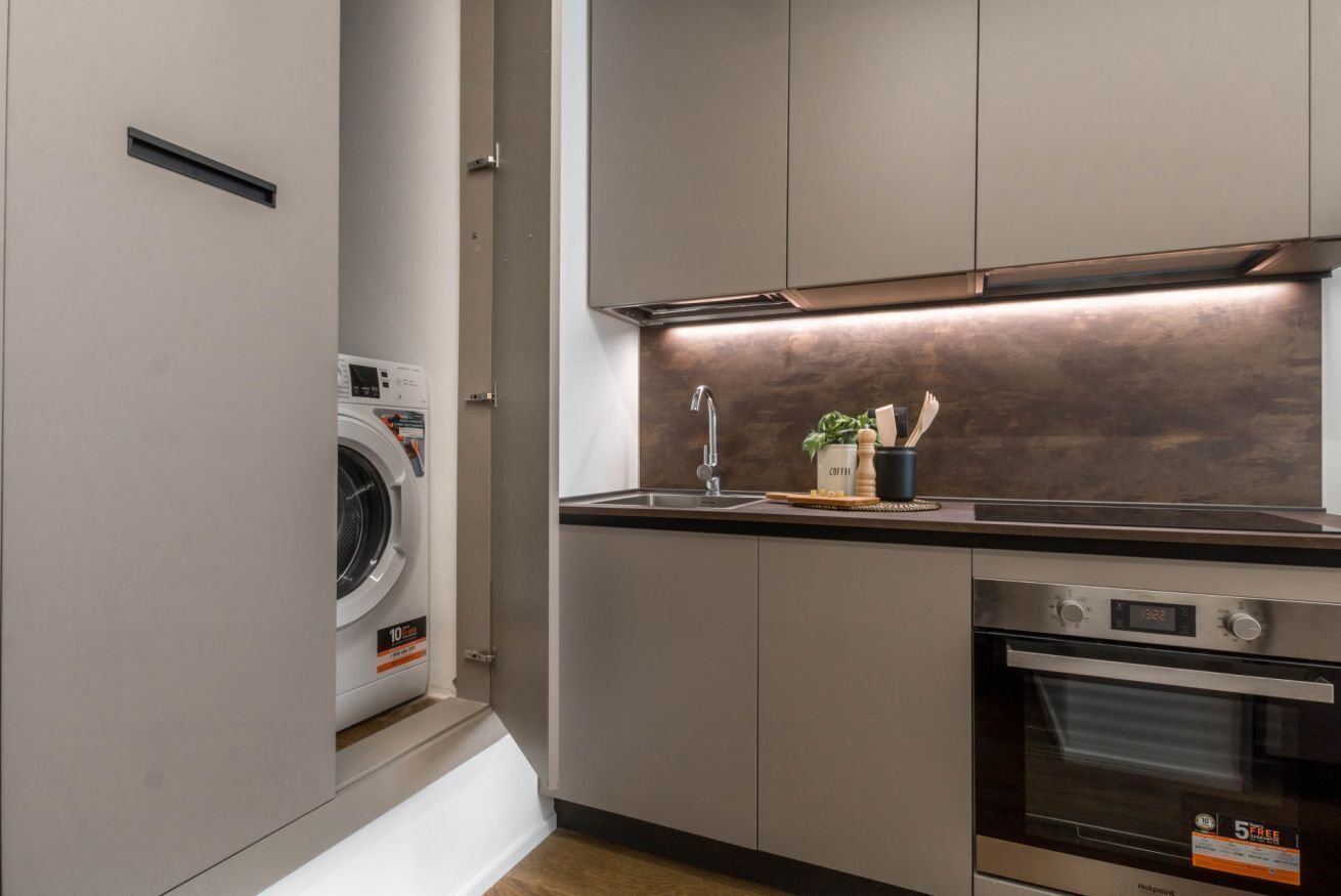 Frigorífico, horno, placa de cocina y lavavajillas