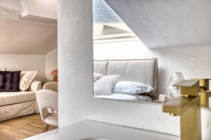 1 habitación, tabla de planchar con plancha, wifi gratis y ropa de cama 