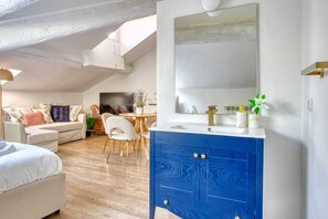 1 chambre, fer et planche à repasser, Wi-Fi gratuit, draps fournis