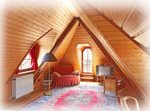 Fernseher, Kamin, DVD-Player