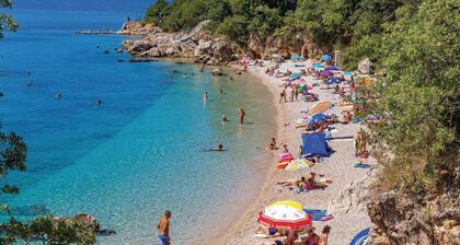 Lovely home in Glavani