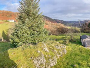 Property grounds - 2 bedroom accommodation in Corwen (Corwen)