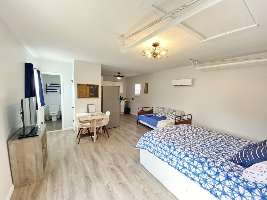 Rehoboth Beach Farmhouse Studio, right off the bike trail - 5 min from the beach