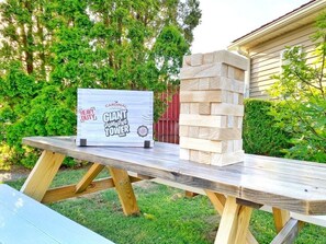 Outdoor dining - Rehoboth Beach Farmhouse Studio, right off the bike trail - 5 min from the beach (Rehoboth Beach)