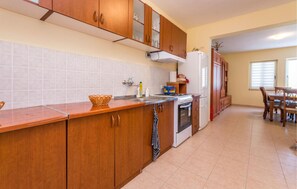 Fridge, oven, stovetop