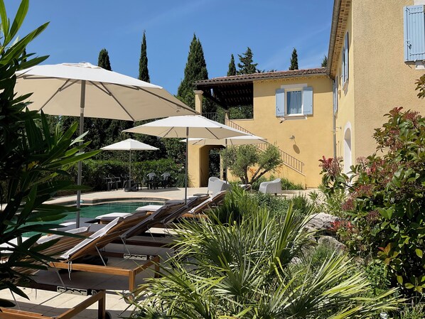 Outdoor pool - NEW: Villa au Domaine des Cigales - Mont Ventoux view - Swimming pool (AUBIGNAN)