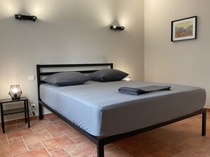6 chambres, fer et planche à repasser, lit parapluie, Wi-Fi gratuit
