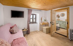 Smart TV, fireplace - 2 bedroom stunning home in Brest (Brest)