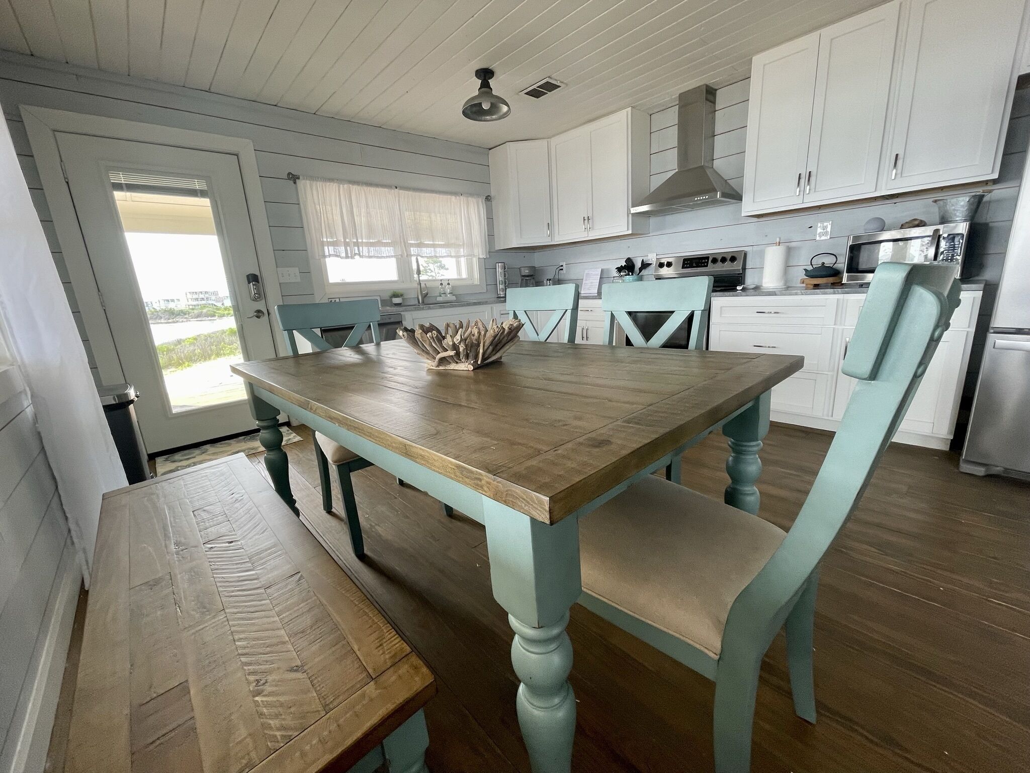 Waterfront Fido-Friendly Renovated Charmer