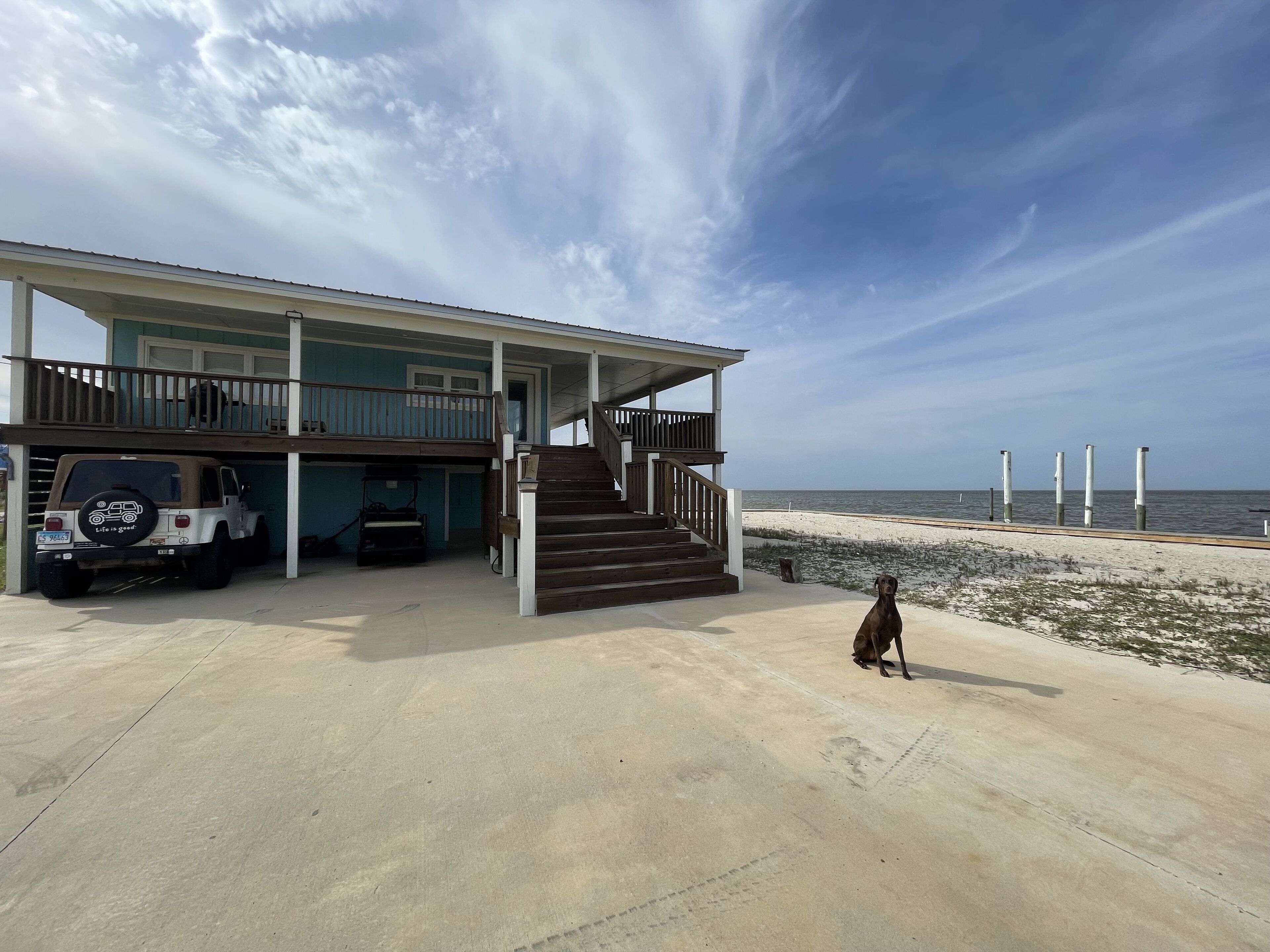 Waterfront Fido-Friendly Renovated Charmer