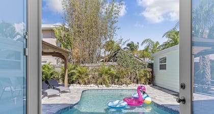 Great location/Home with Cottage/Pool