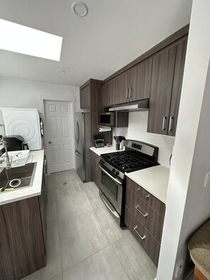 Private kitchen - Remodeled 2nd floor 2 bedroom suite with a large deck. (Surrey)