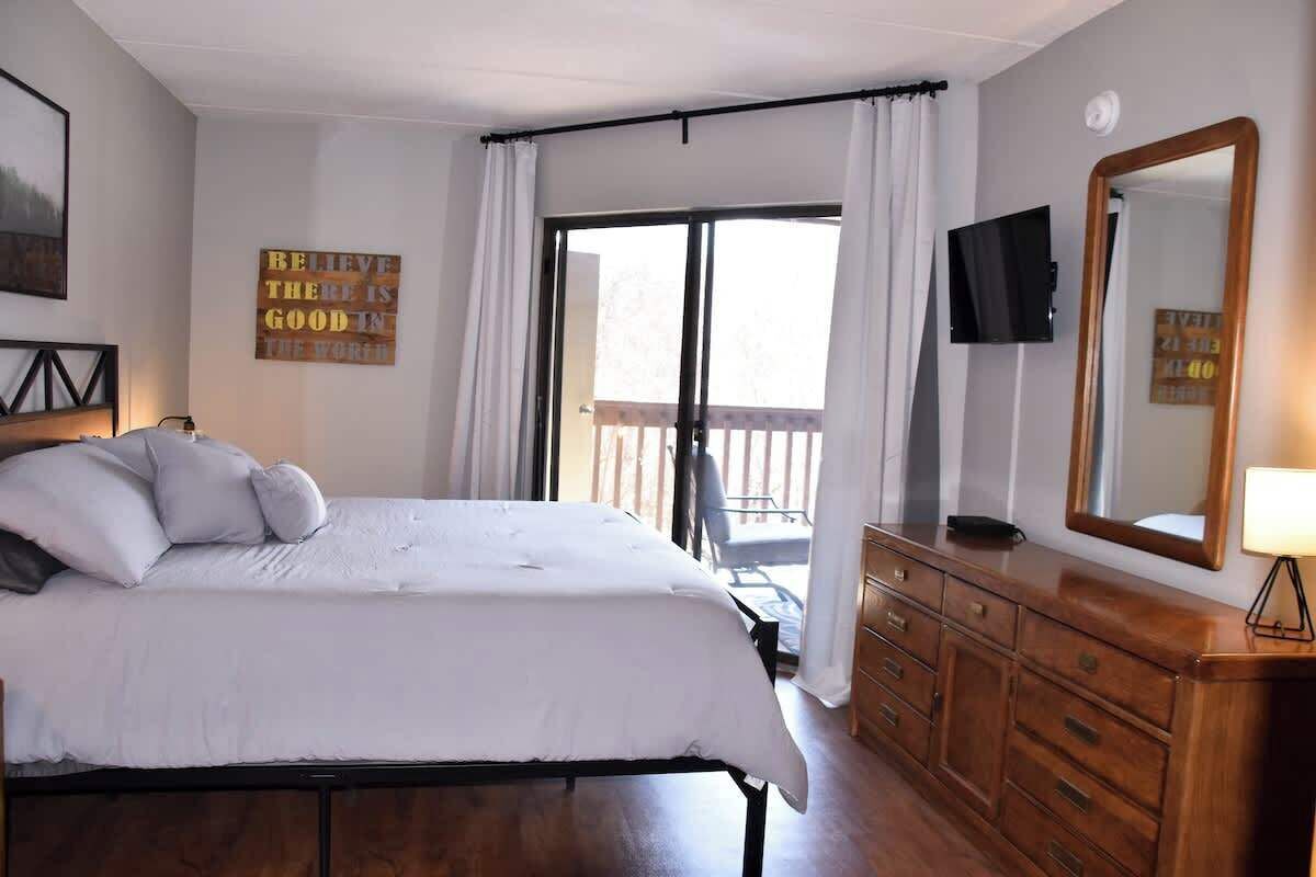 2 bedrooms, iron/ironing board, WiFi