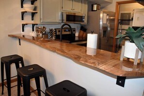 Fridge, highchair - Cozy Gatlinburg Condo, 2 Bedroom, 2 BA, sleeps 6! (Gatlinburg)