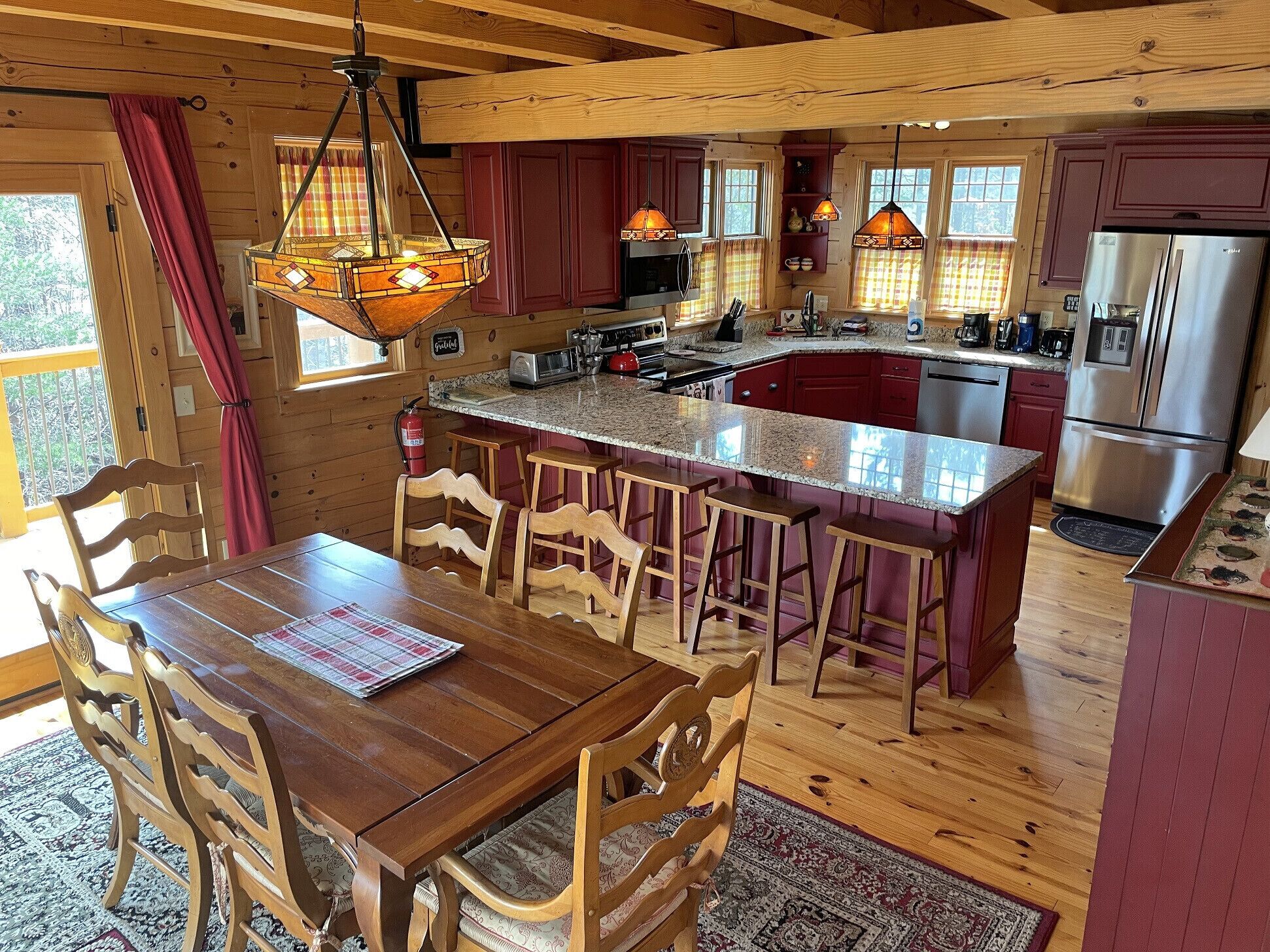 Gorgeous 4BR/3.5Bath log cabin in Rumbling Bald Resort w/access to all resort amenities