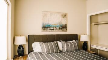 3 bedrooms, in-room safe, desk, iron/ironing board