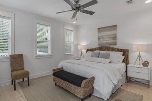 4 slaapkamers, een strijkplank/strijkijzer, reisbedje, gratis wifi