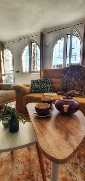 Smart TV, fireplace, video games, DVD player