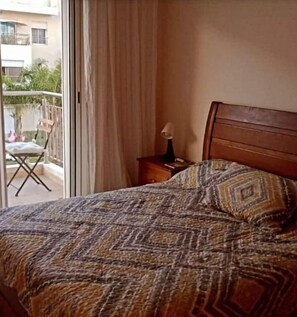 2 slaapkamers, een strijkplank/strijkijzer, reisbedje, gratis wifi