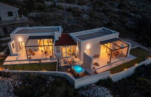 المنشأة من الخارج