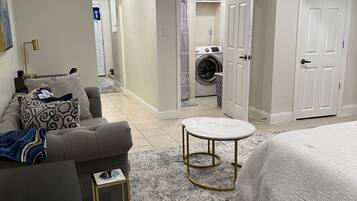 1 slaapkamer, een bureau, gratis wifi, beddengoed