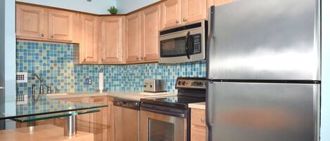Refrigerador, microondas, horno, placa de cocina
