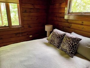 3 slaapkamers, een strijkplank/strijkijzer, reisbedje, gratis wifi