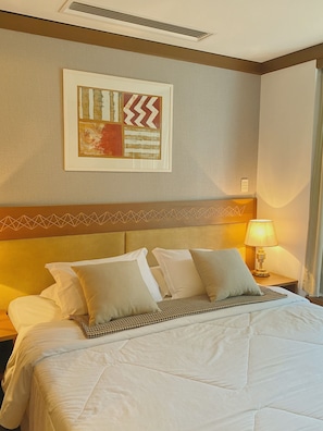 Desk, laptop workspace, free WiFi, bed sheets