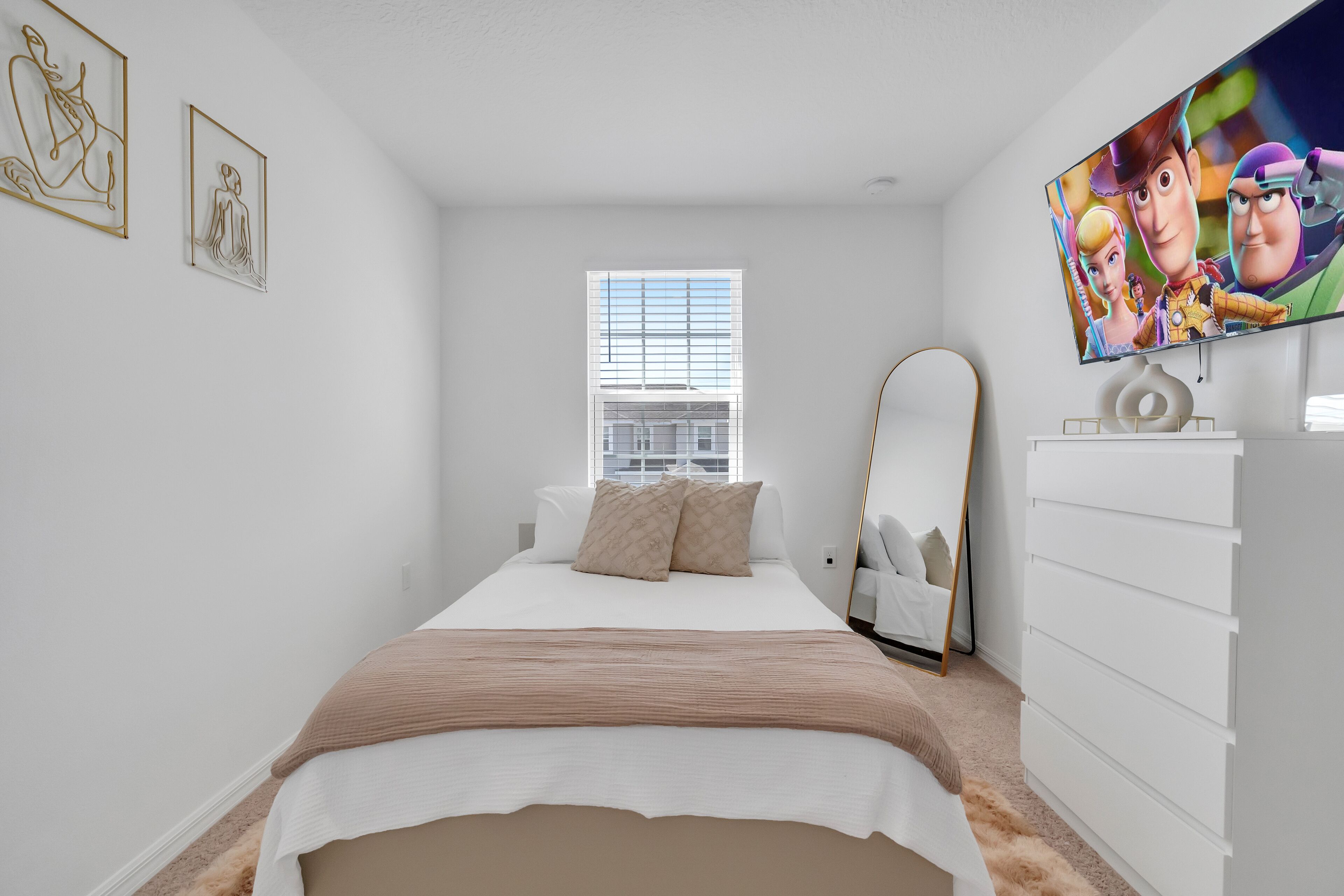 3bd/2.5 stunning townhouse / Disney world/ seaward/ universal