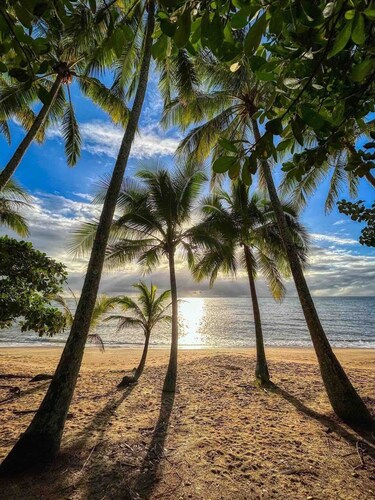 Ultimate heaven of comfort and relaxation. Entire house, large private pool. 