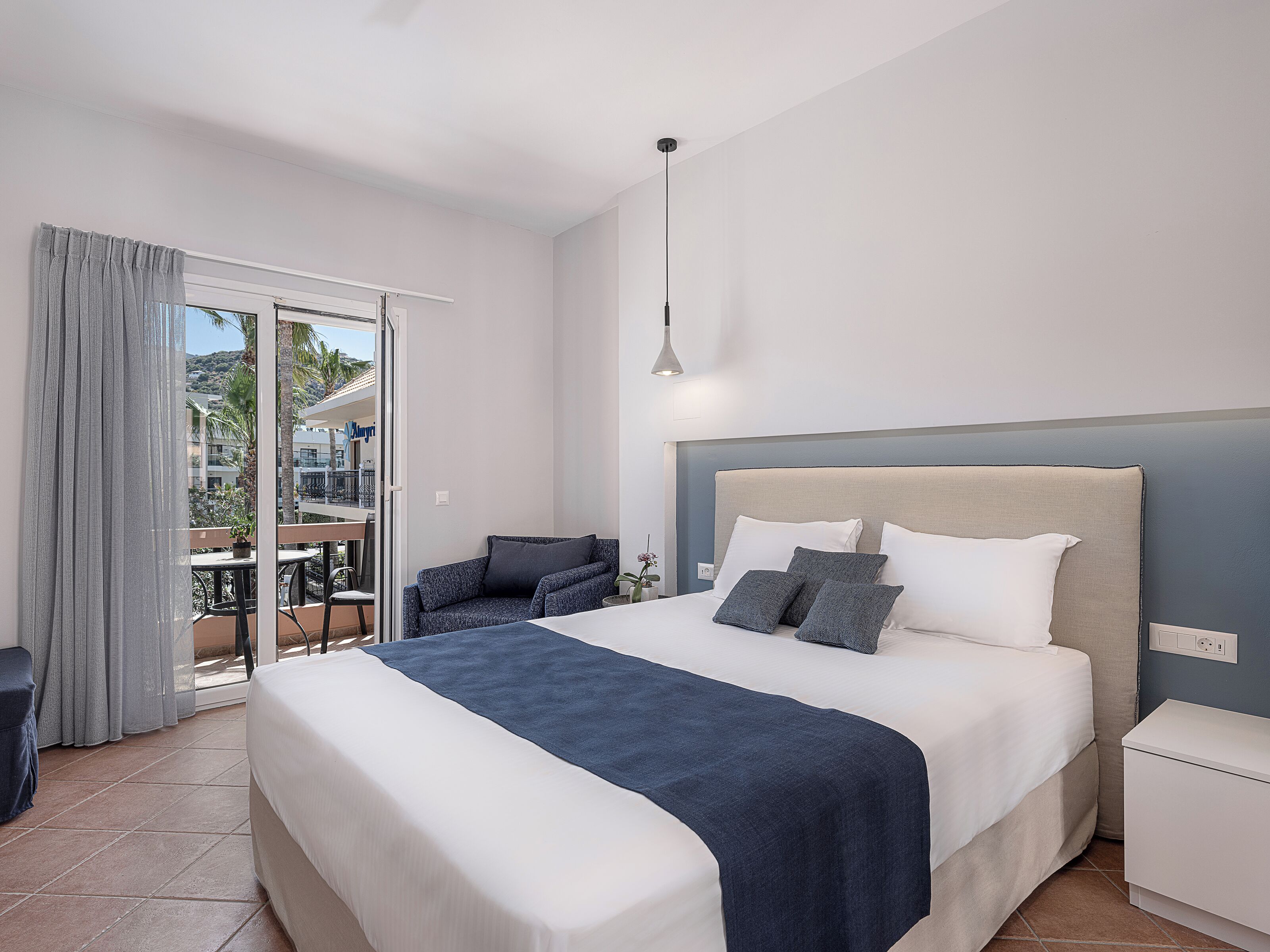 Studio Luxe, non-fumeurs, vue mer | Couette en duvet d'oie, matelas mémoire de forme