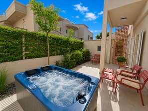 Luxury Studio with Private Backyard & Jacuzzi | Terrace/patio - Elena SeaFront Luxury Apartments (Apokoronas)