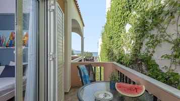 Studio – deluxe, delvis sjøutsikt | Terrasse/patio