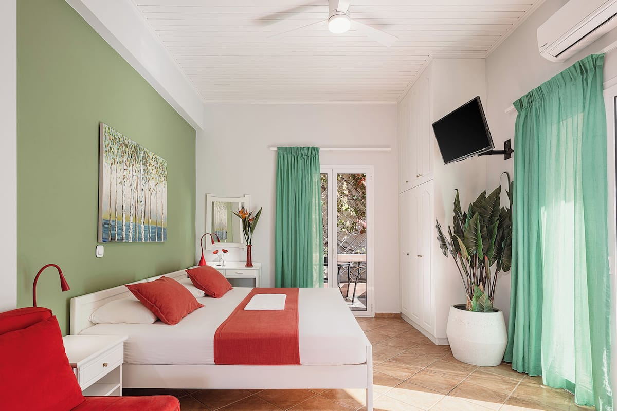 Deluxe Studio, Partial Sea View | 1 bedroom, down duvets, memory-foam beds, in-room safe