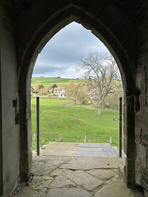 Property grounds - Charming gothic house with a lovely terrace and garden (Clungunford)