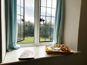 Interior - Charming gothic house with a lovely terrace and garden (Clungunford)