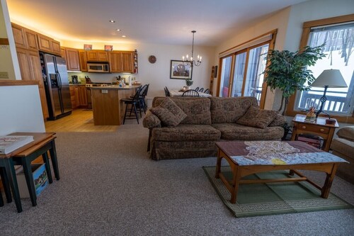 Beautiful 3 bdrm Jay Peak ski-in/ski-out condo!