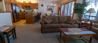 Beautiful 3 bdrm Jay Peak ski-in/ski-out condo!