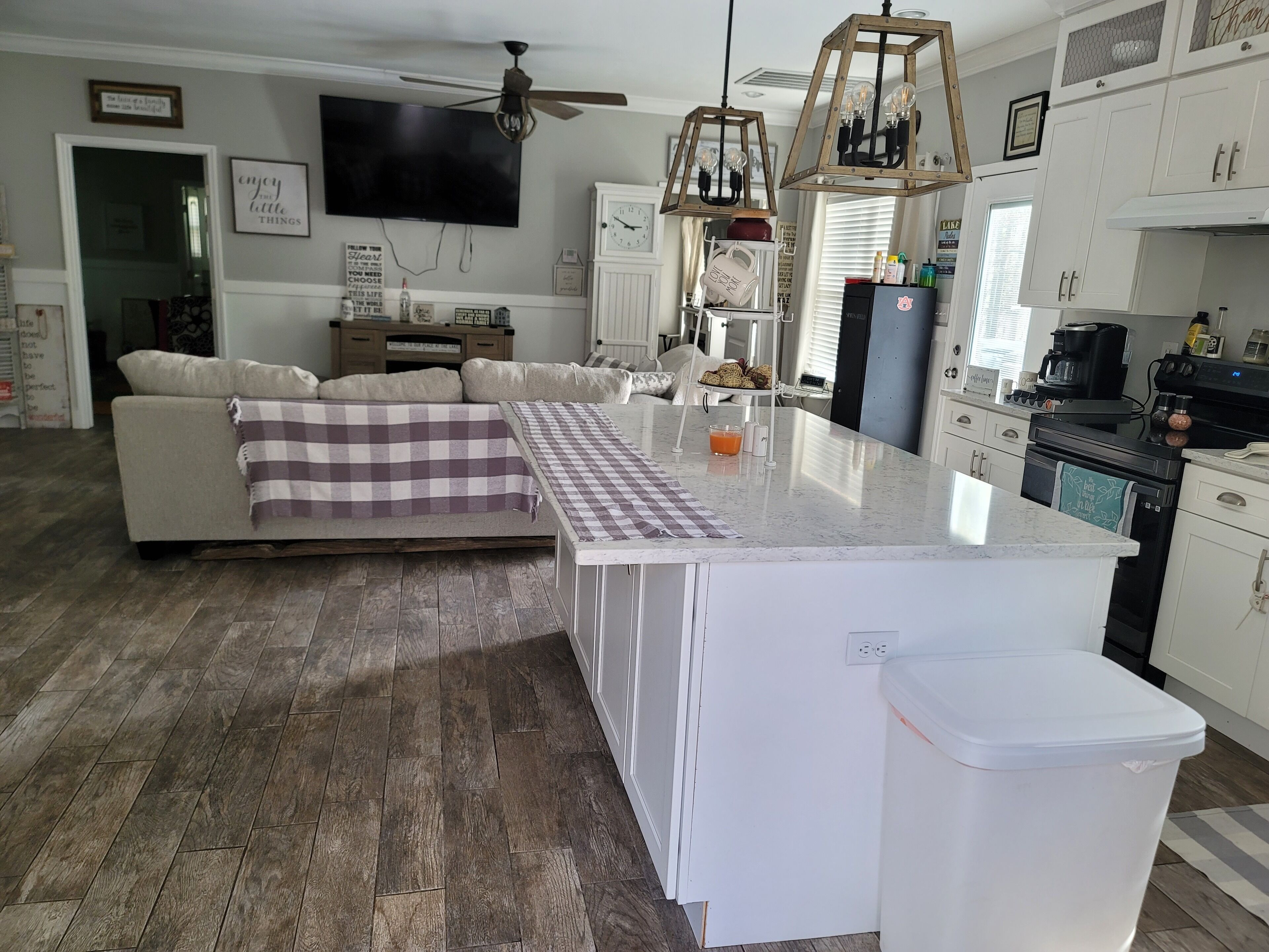 Perfect private lakeside getaway!!