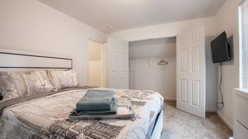 3 bedrooms, iron/ironing board, WiFi (free), bed sheets