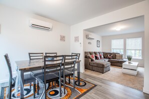Dining - Tranquil Stay (Shirley)