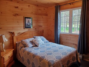 3 bedrooms, free WiFi, bed sheets - "New Renovated Refreshing 3 Bedroom 1 Bath Cottage" (Mount Stewart)