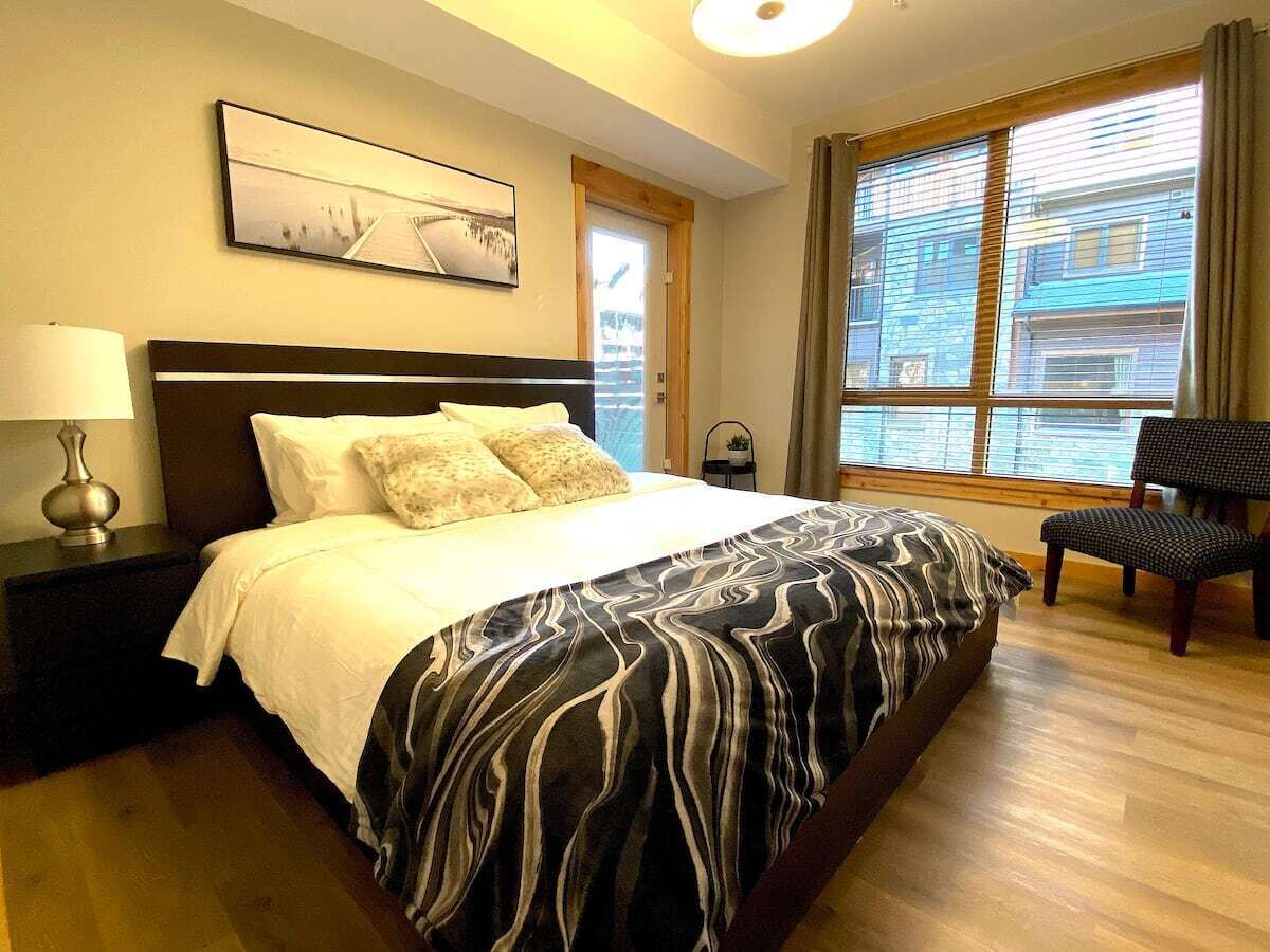 Luxury Brand New Entire Condo, Mountain Gateway, Spacious, Great Locaton in Town