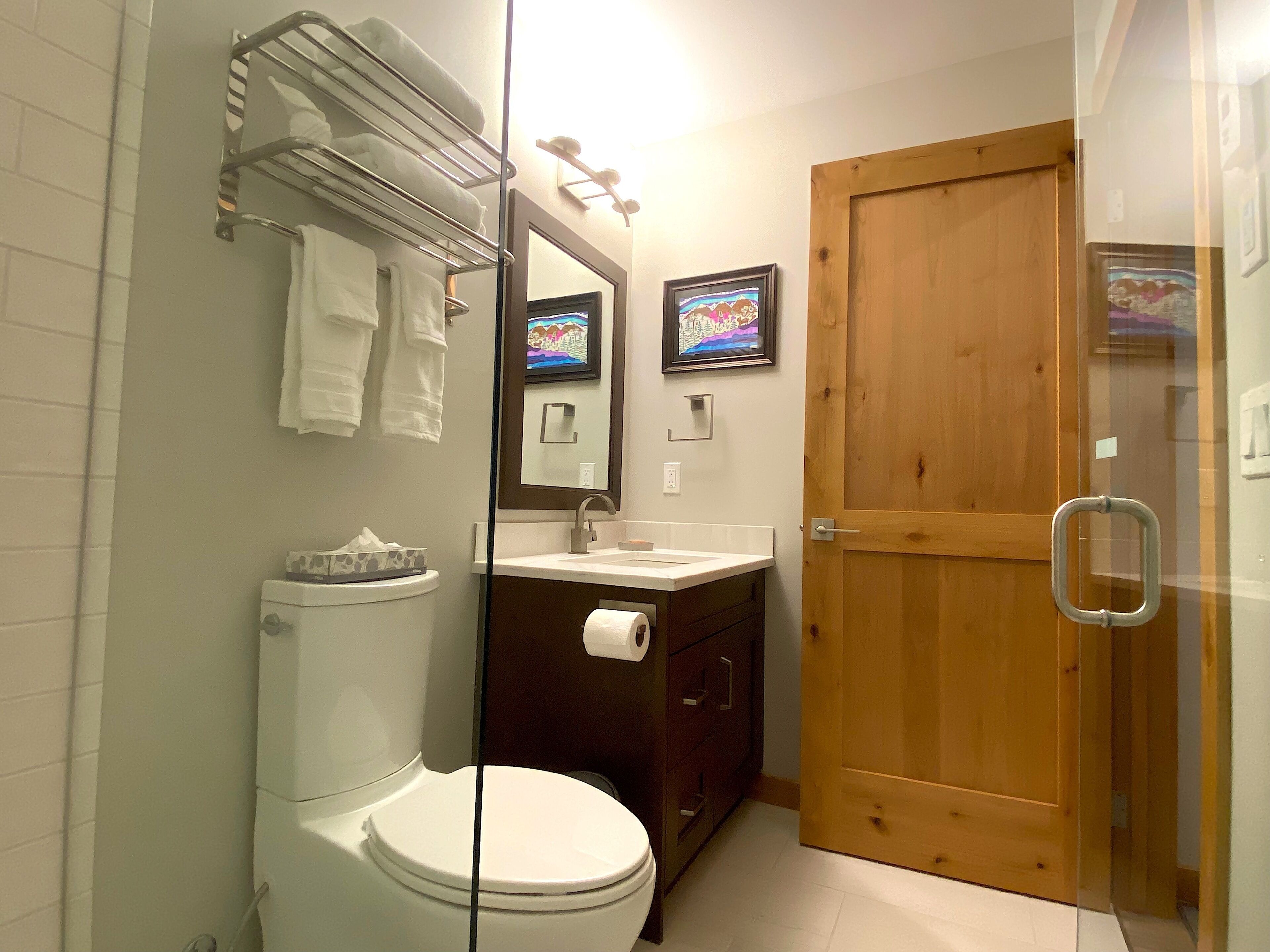 Luxury Brand New Entire Condo, Mountain Gateway, Spacious, Great Locaton in Town