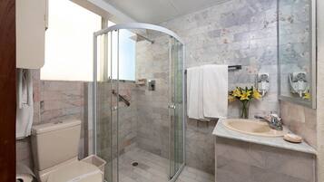 Rainfall showerhead