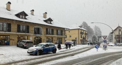 Pinewood Attic -Mountain Two Steps Perfect location, free parking