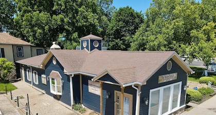 Guest House with a River View, located downtown Hannibal, MO—- No Cleaning Fee