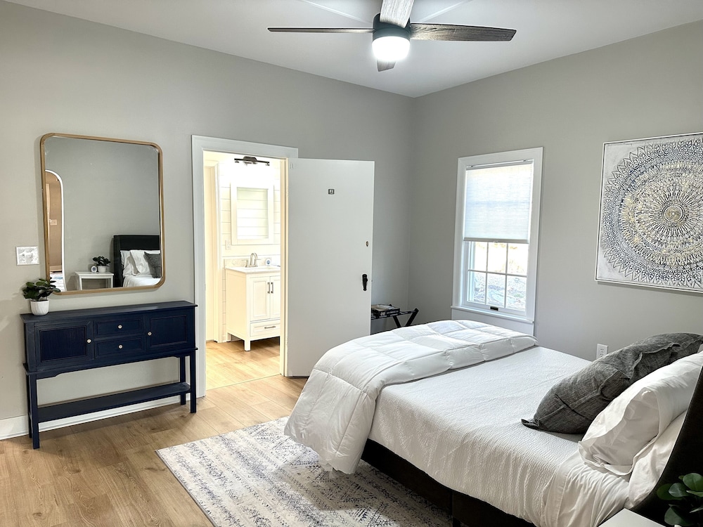 Guest House with a River View, located downtown Hannibal, MO— No