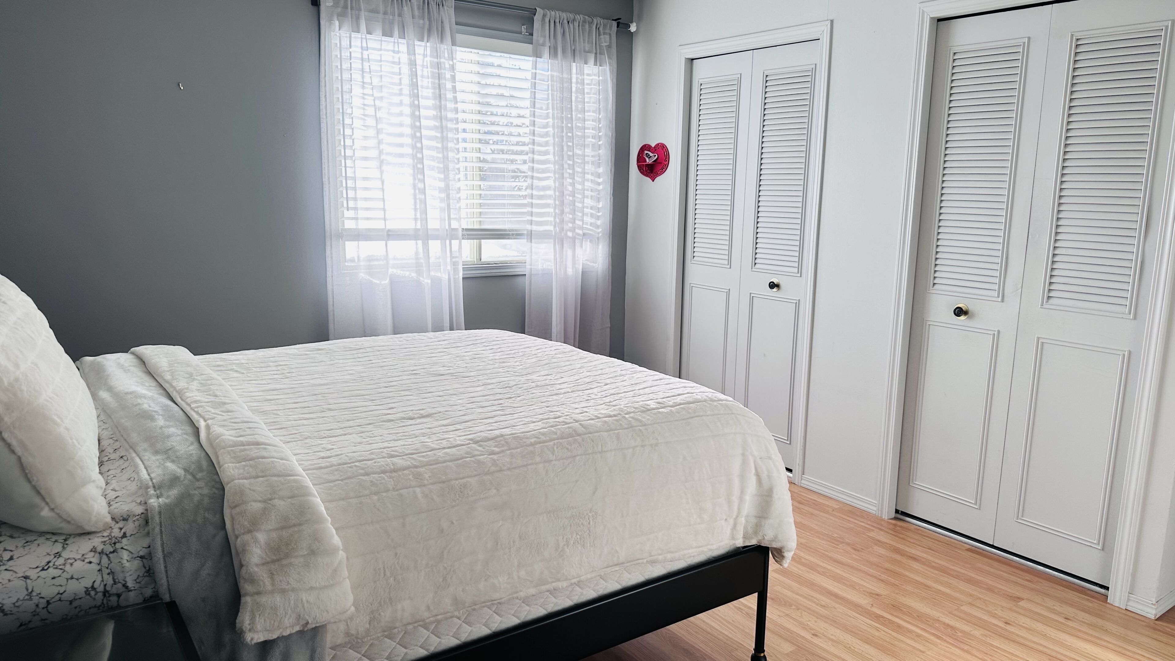 5 bedrooms, iron/ironing board, travel crib, free WiFi