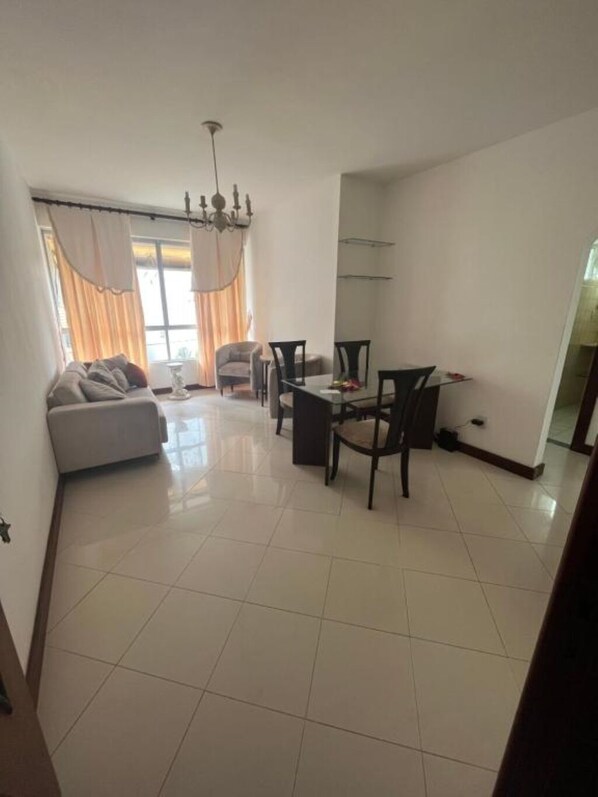 Living area - Apartment 5min from the beach in Rio Vermelho (Salvador)